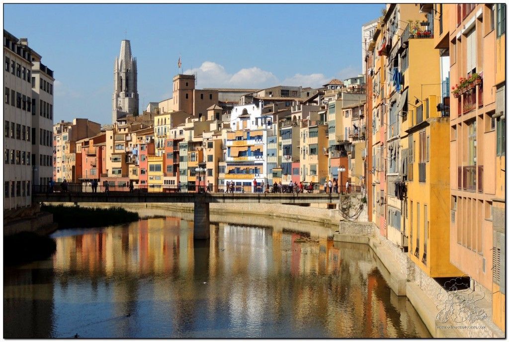 Girona y sus casas colganes sobre el río Onyar, su estampa más conocida 