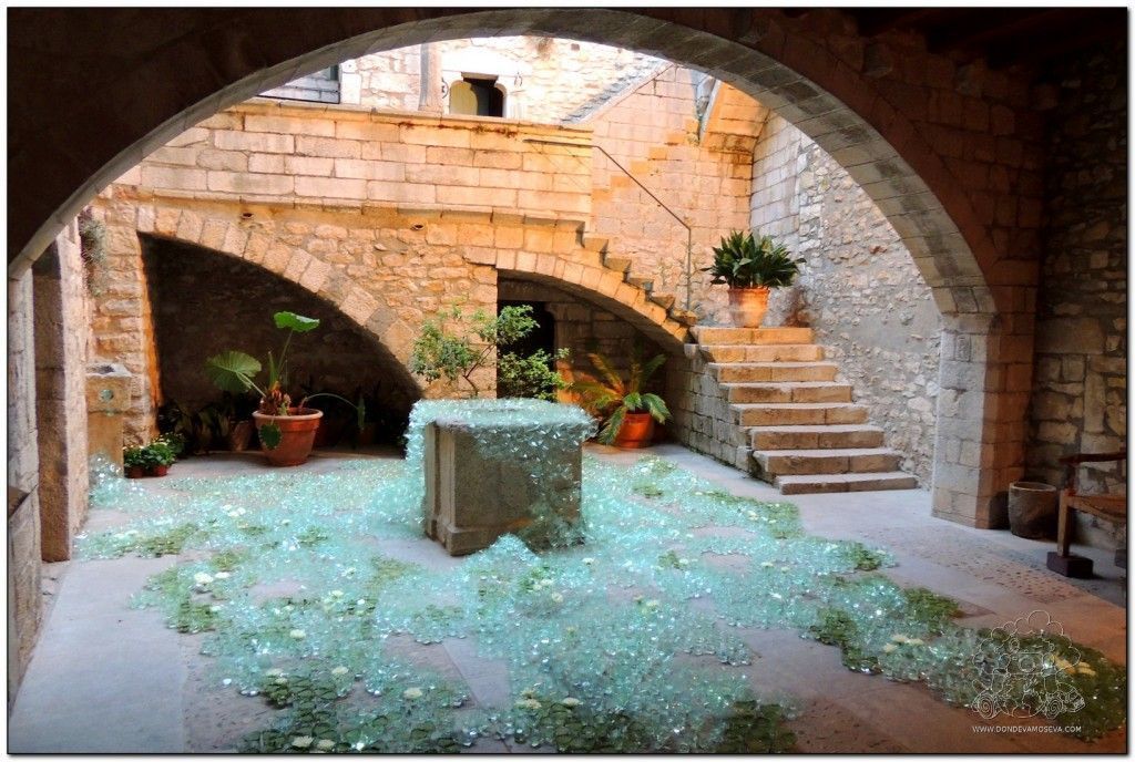 Patios medievales en Girona Temps de Flors fiesta de la primavera en Girona