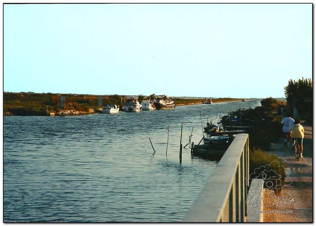 Canal du Rhône à Sète antes de entrar en la Laguna de Thau
