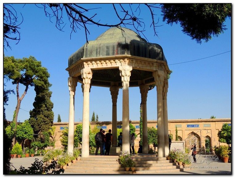 tumba del poeta Hafez 