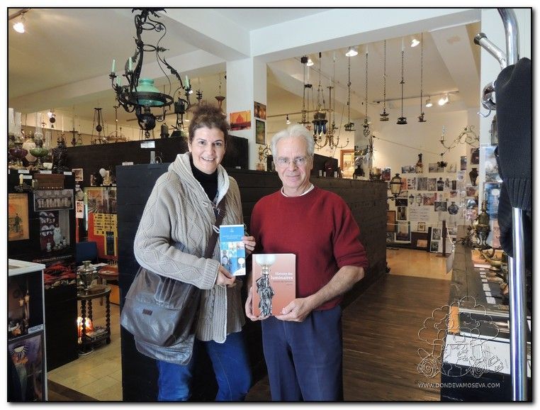 Junto a Philippe Deitz en su magnífico Museo del Alumbrado