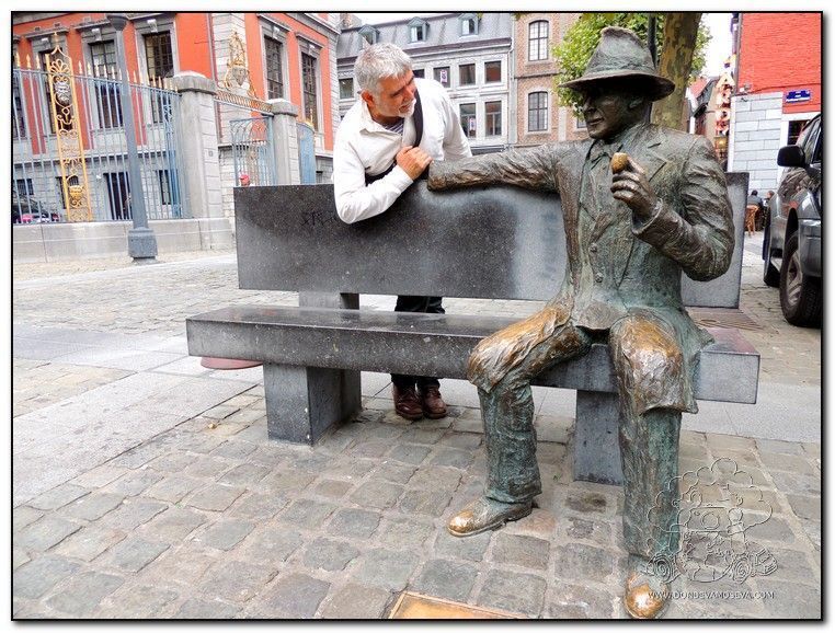 Escultura Simenon Lieja Bélgica
