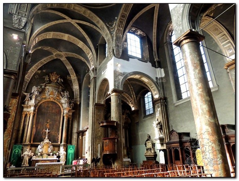 Iglesia de Santa Catalina en el corazón histórico 