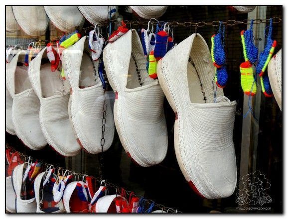 Klash, zapato tradicional kurdo hecho a mano con piel de vaca, algodón y lana