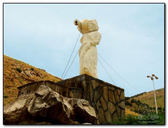 Homenaje a las aguadoras kurdas en las montañas de Abidar