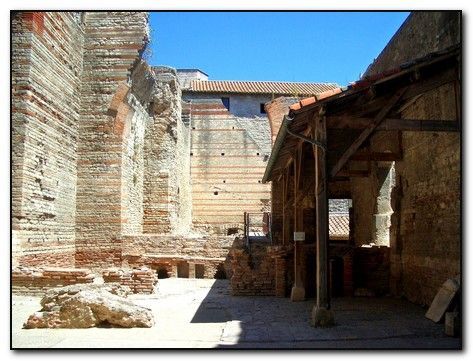 Termas de Constantino, otra de las joyas romanas de Arles
