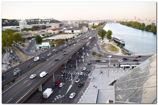 cruce de comunicaciones en Confluence Lyon
