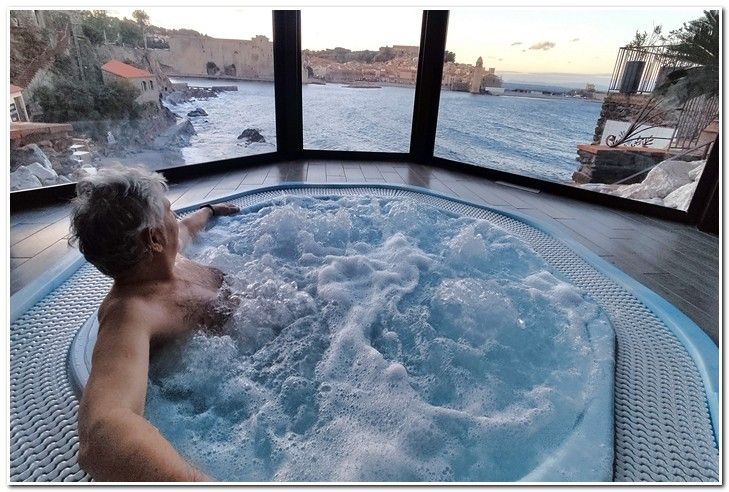 Jacuzzi vistas Ansa de La Balette Hotel Le Relais des Trois Mas Collioure