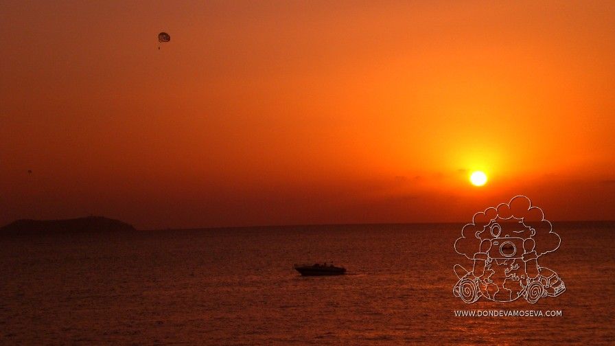 Espectacular puesta de sol desde Café del Mar
