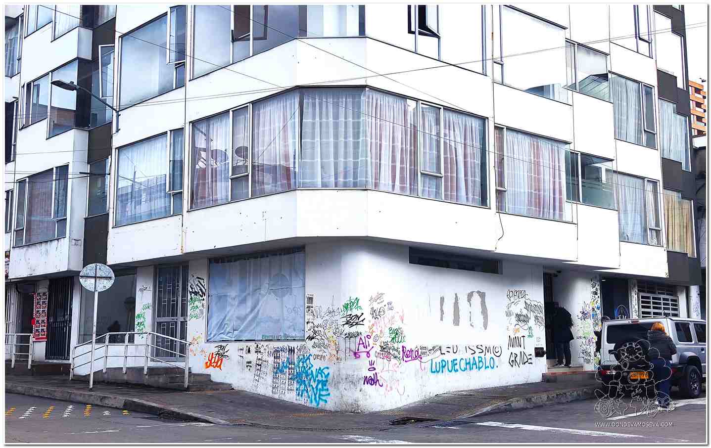 Algunas fachadas de la ciudad están inundadas de grafitis "no artísticos" Pasto