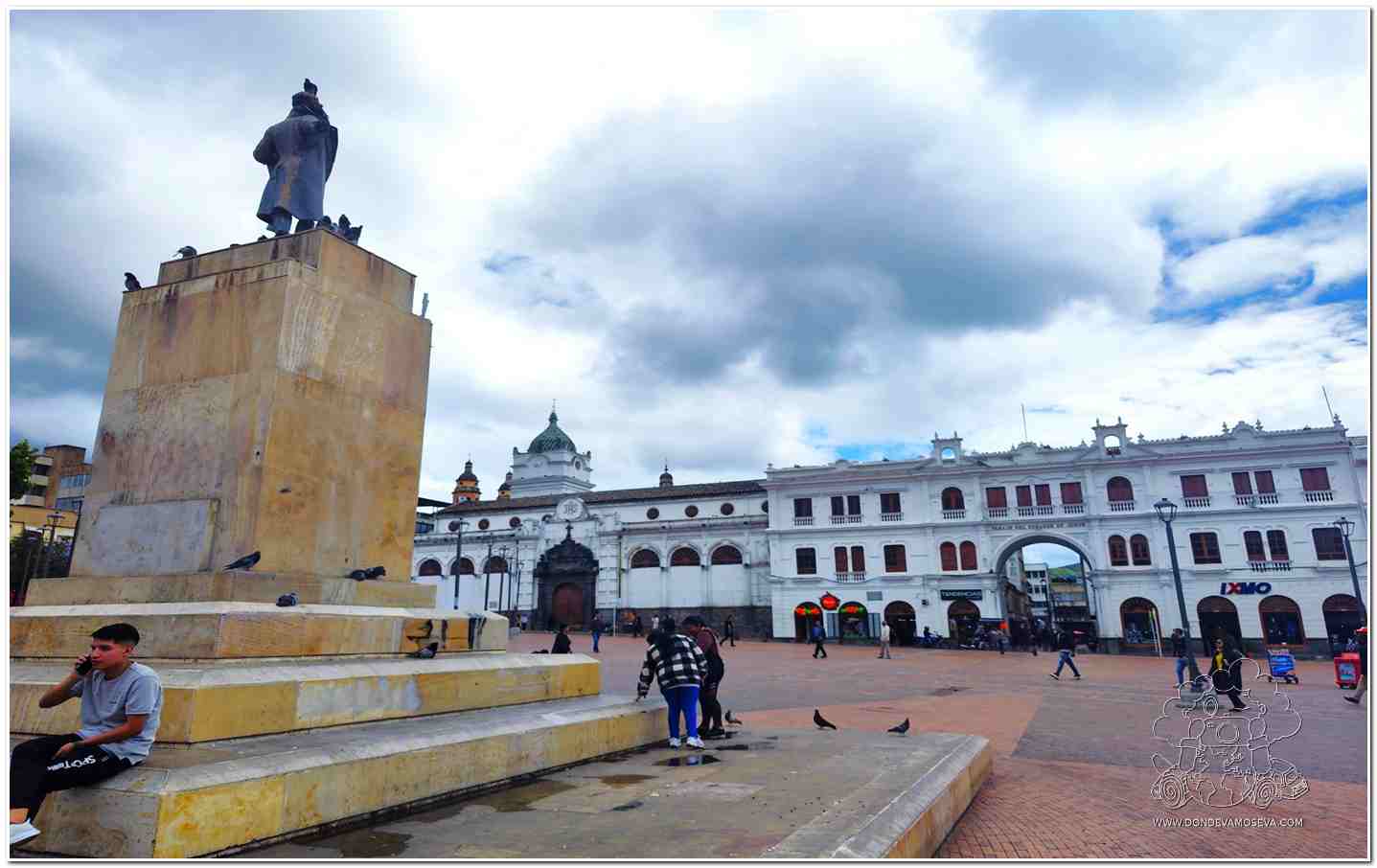 Plaza Nariño con iglesia de San Juan al fondo y torres de la Catedral Pasto ciudad teológica de Colombia
