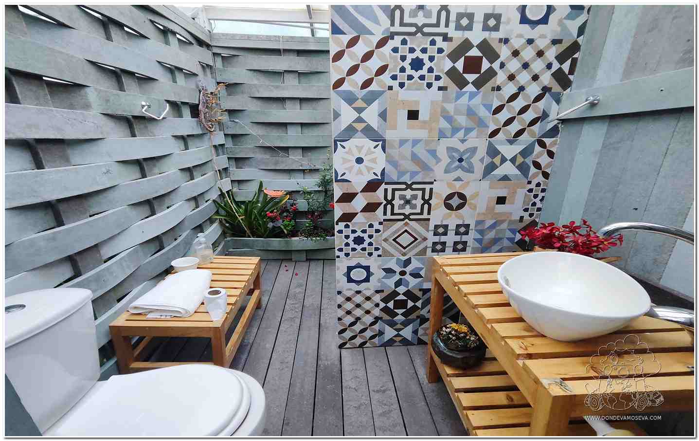 Baños ecológicos en Ayura club Naútico opción sostenible del ecoglamping