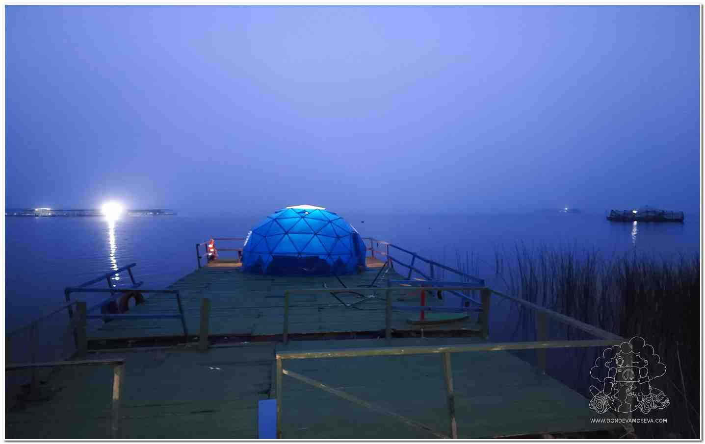 foto nocturna del glamping en Ayura - La Cocha