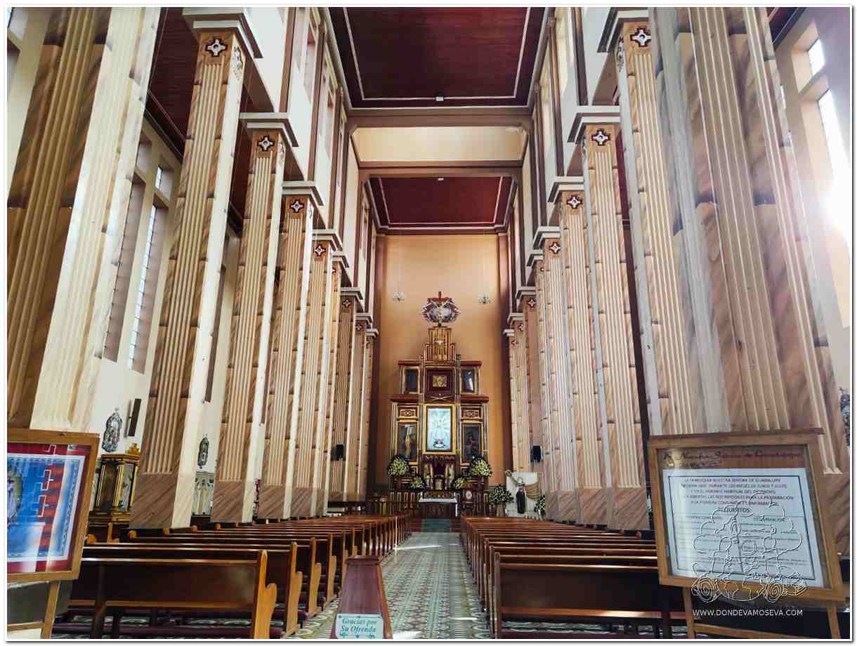 Interior de la basílica de Nuestra Señora de Guadalupe en Catambuco Nariño