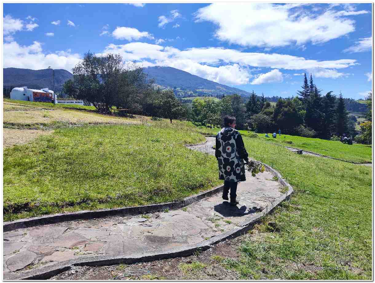 Paseo por La Pastusidad con el volcán Galeras al fondo