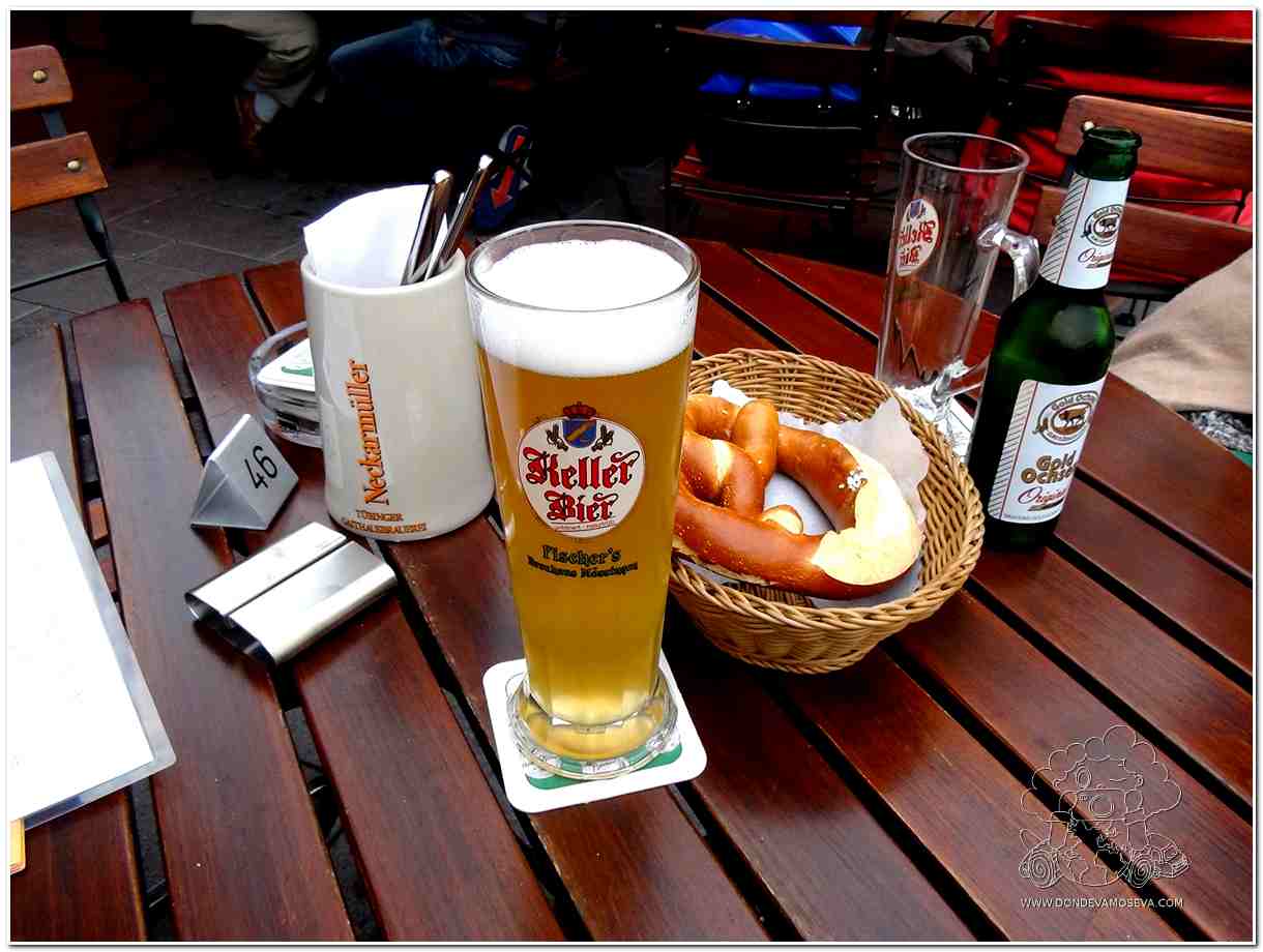 Cerveza y Bretzell en la cervecería Neckarmüller