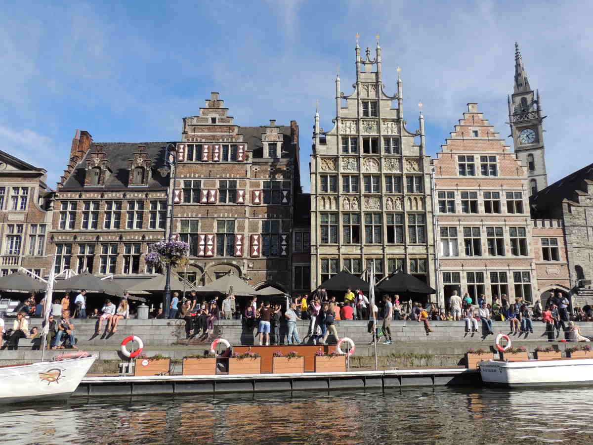 Graslei muelle de los herboristas Gante Flandes Belgica
