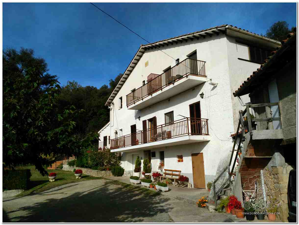 Alojamiento casa rural Vall den Bas Girona costa Brava Cataluña