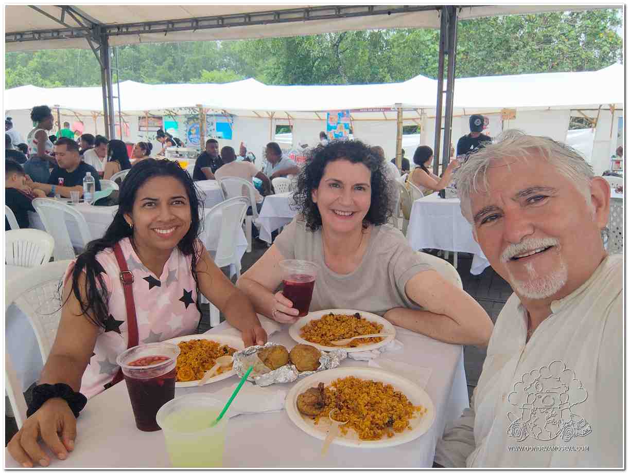 Comiendo con Carolina Guía de Tumaco en la feria gastronómica