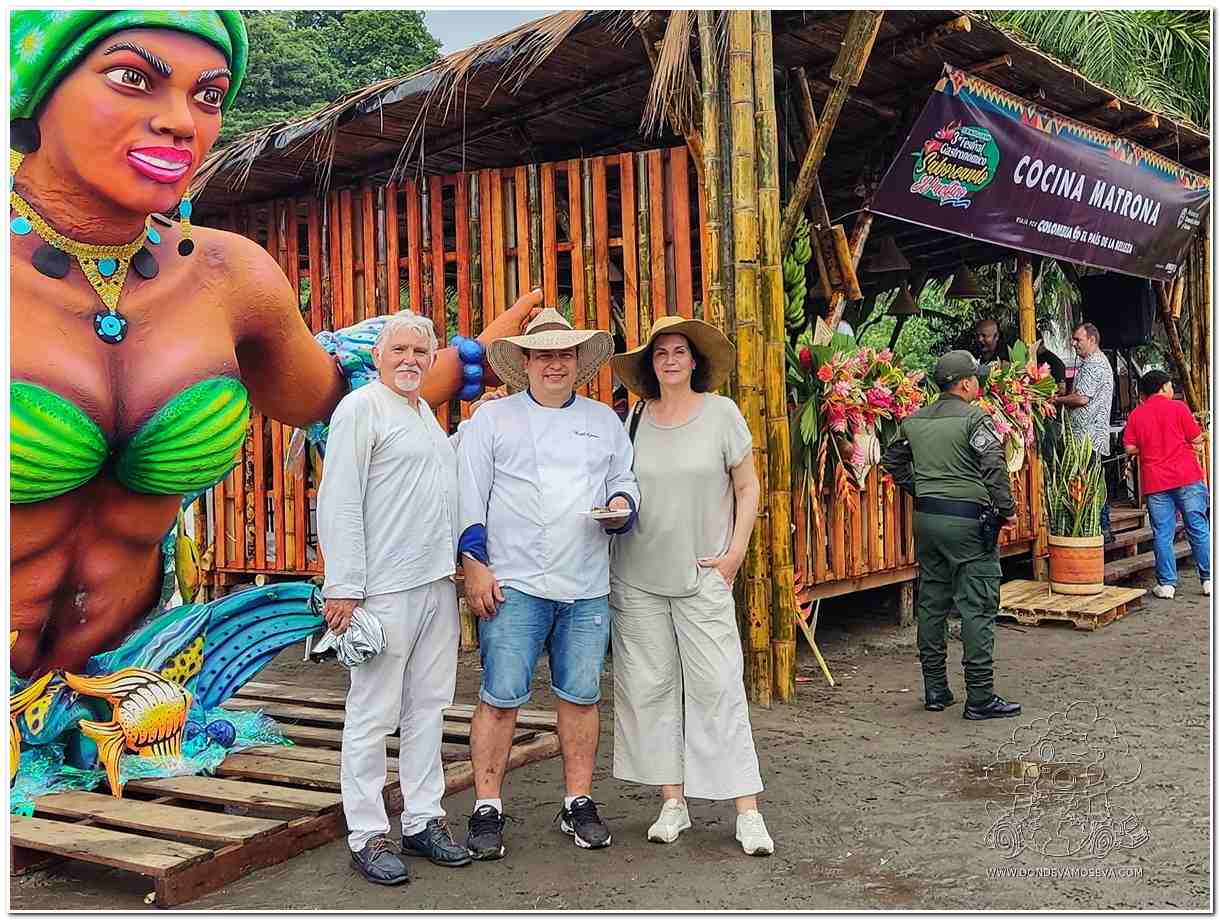 Con el chef Raul Gómez en feria gastronómica en playa El Morro Nariño Colombia