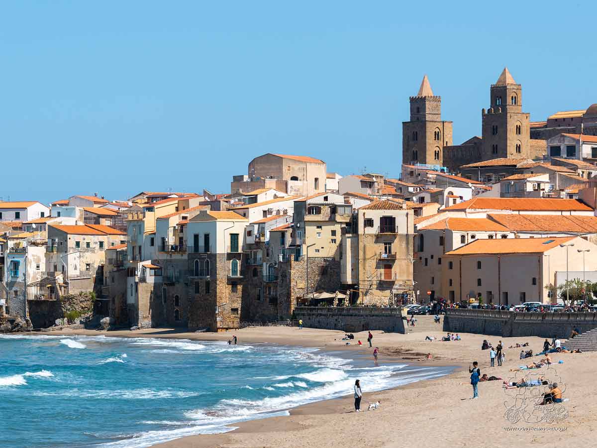 Panorámica del Cefalú con sus playas y casco histórco donde sobresale la catedral normanda