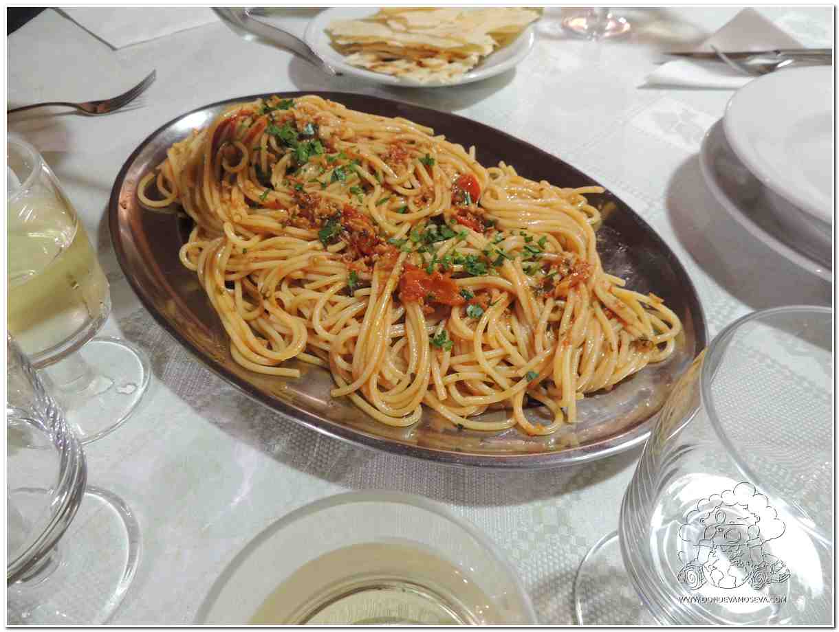 Disfruta de la gastronomía sarda en tu road trip por Oristano