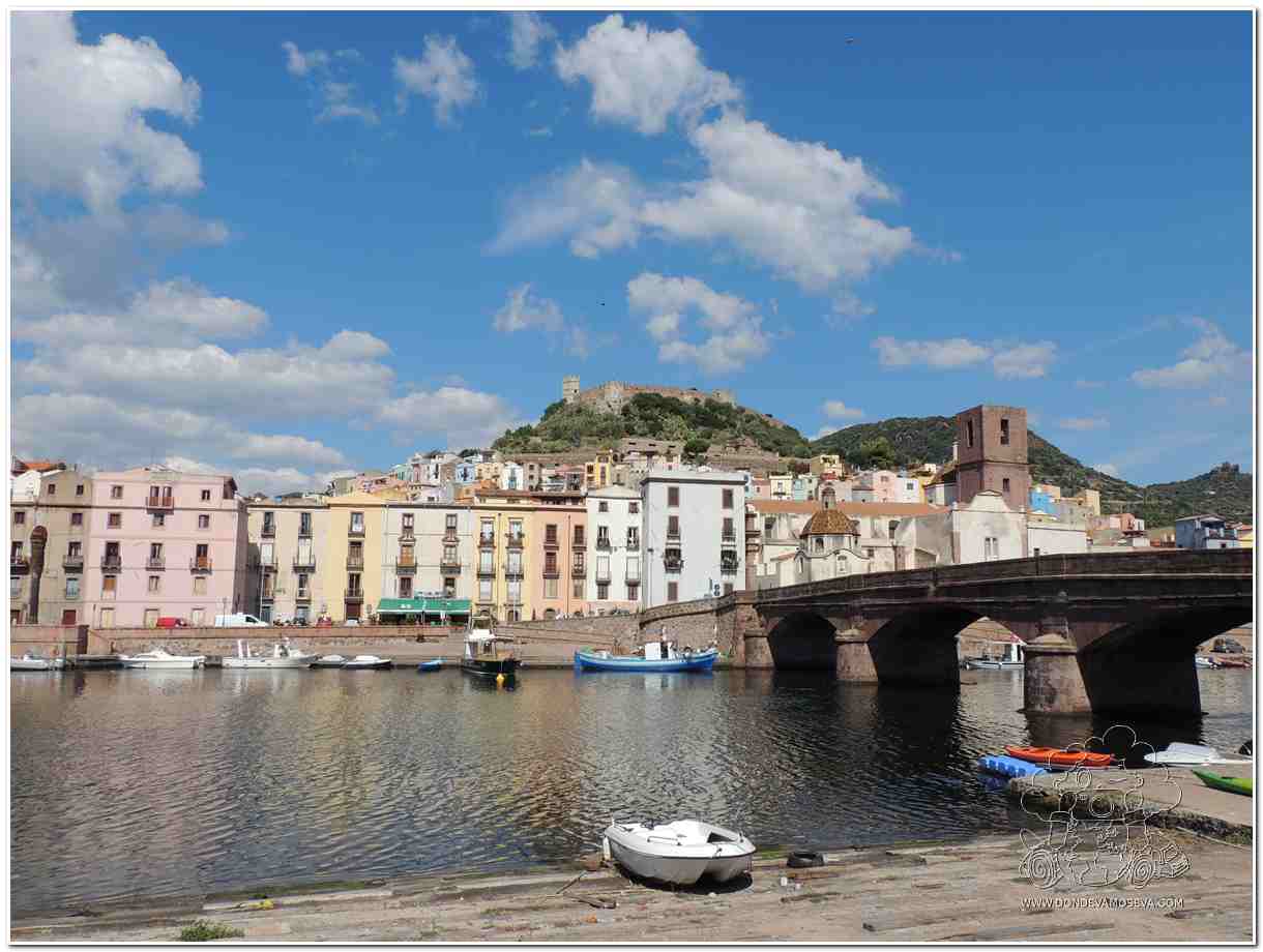 Bosa uno de los pueblos más bellos de Italia pueblos más bellos de Cerdeña en Oristano 