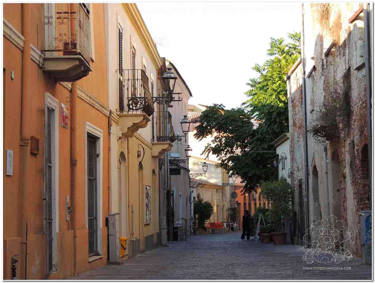 Casco antiguo Oristano Cerdeña Italia