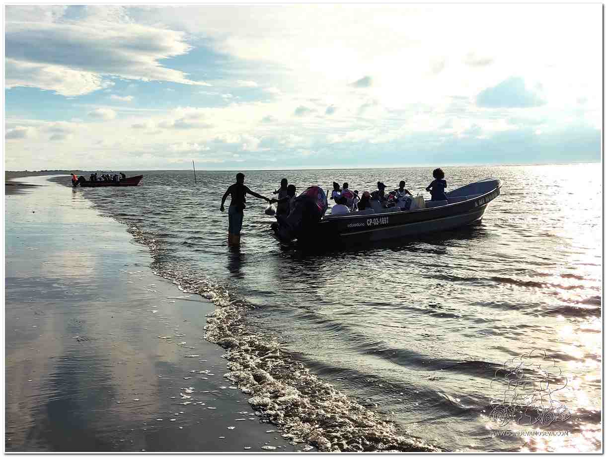 Embarcadero directo en la playa Bocagrande Tumaco Colombia