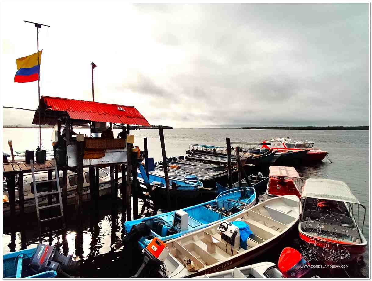 Embarcadero de Bocana en Tumaco hacia isla Bocagrande