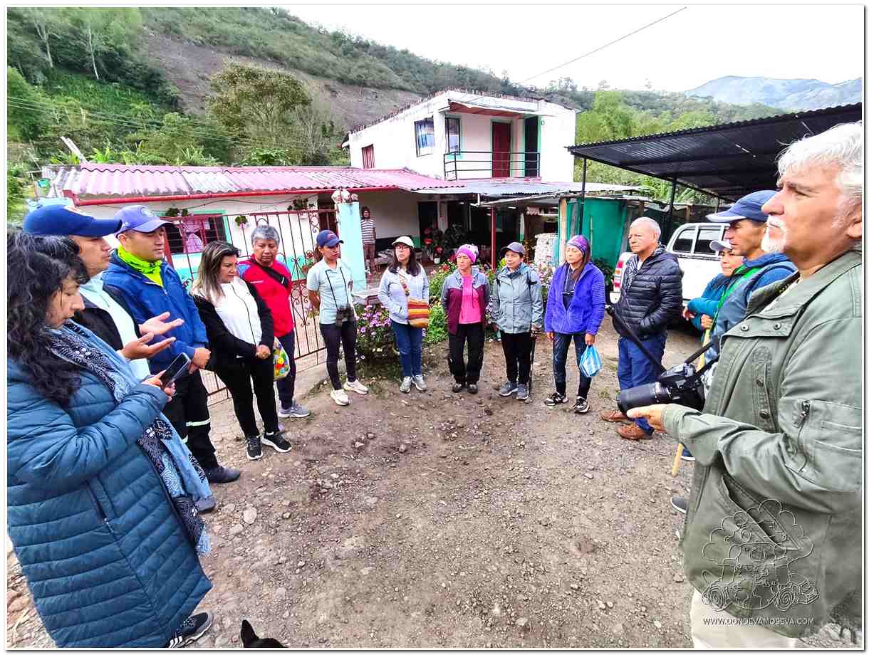Equipo de guías locales en la vereda Cariaco Bajo