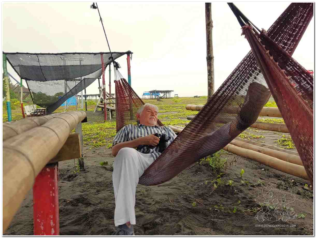 Momentos de relax en playa isla Bocagrande tumaco Colombia