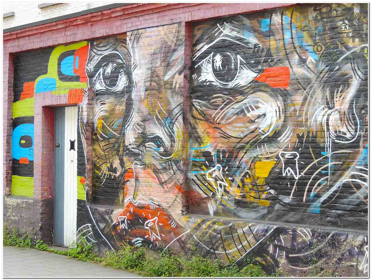 Arte urbano en Graffiti Street, calle de murales coloridos en Gante