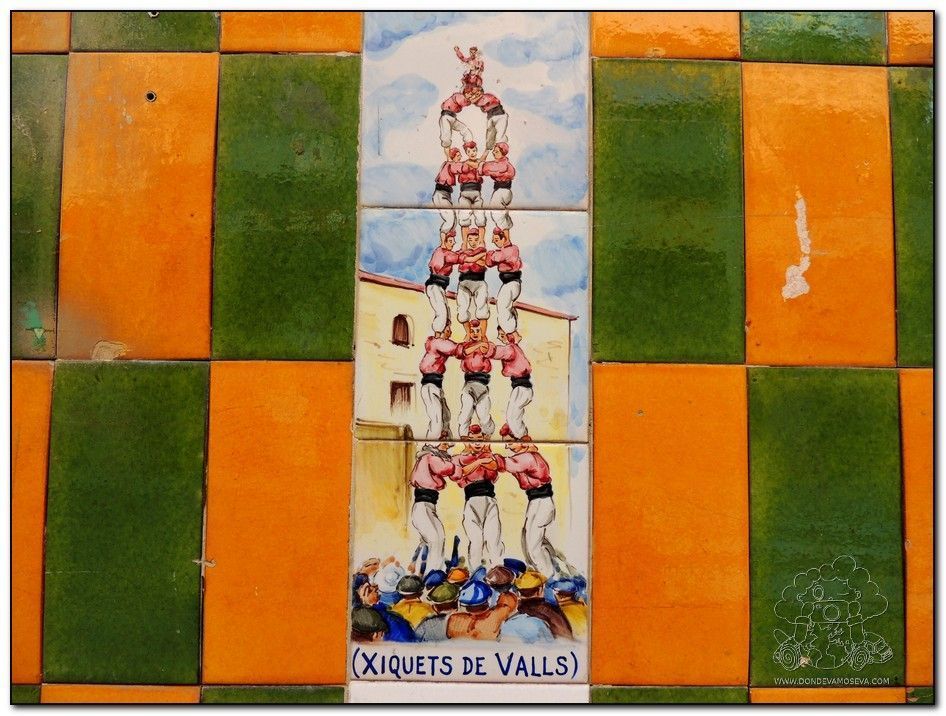 “Torres humanas de los castellers en Valls, fiesta y cultura catalana”