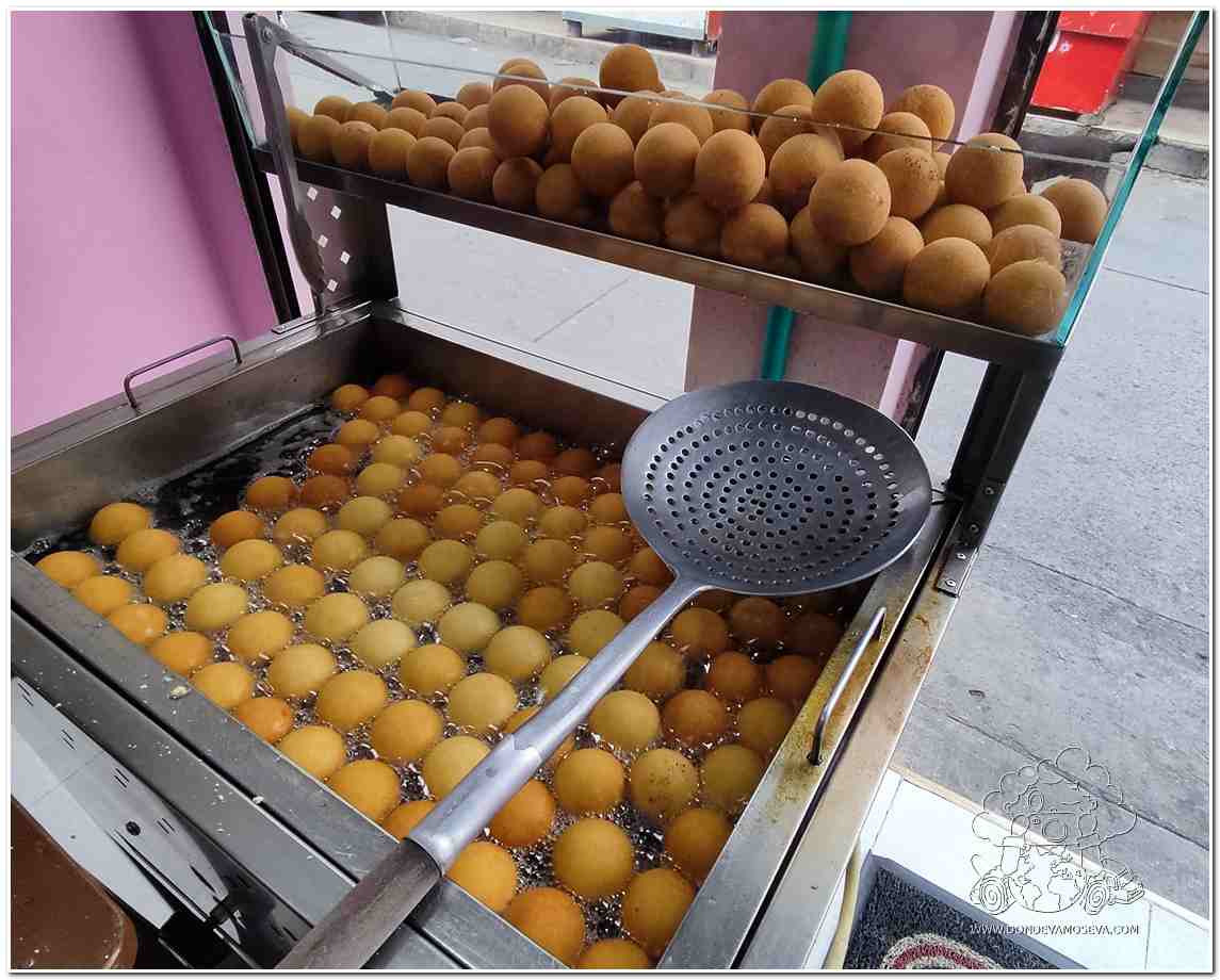 Buñuelos tradicionales en una cafetería de La Cruz, Nariño