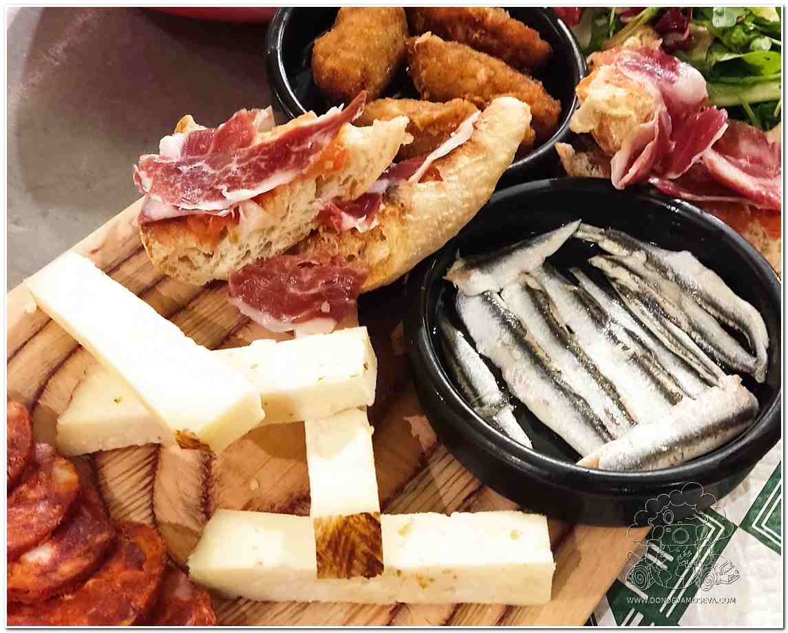 Imagen del plato típico mar y montaña del Café Vienne
