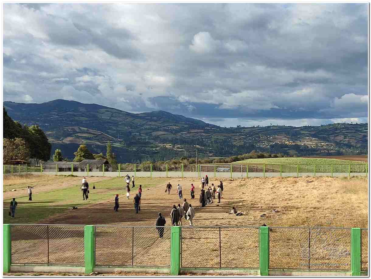 Partido tradicional de chaza en Ospina