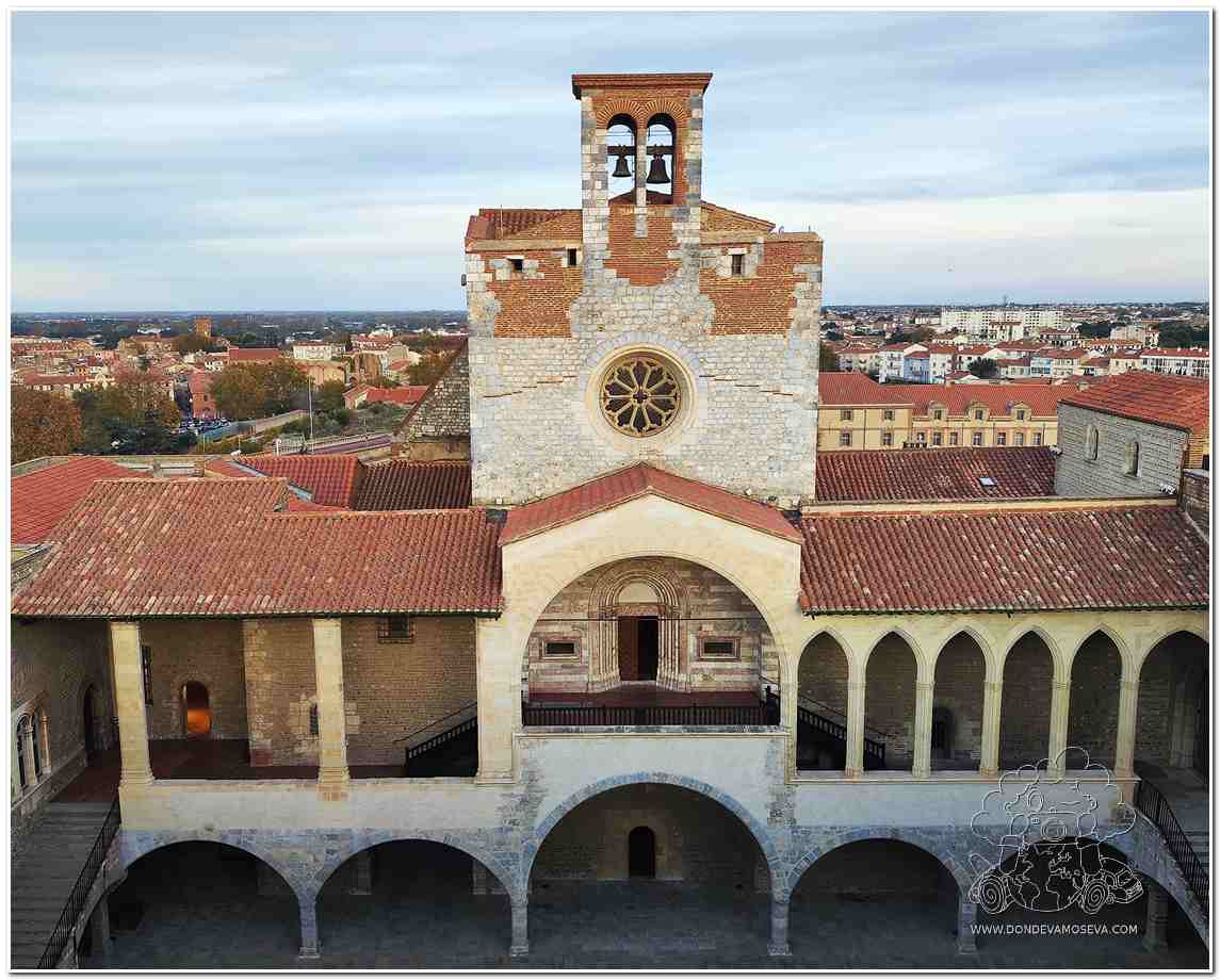 Palacio de los Reyes de Mallorca, fortaleza gótica construida en el siglo XIII durante el reinado de Jaime II de Mallorca