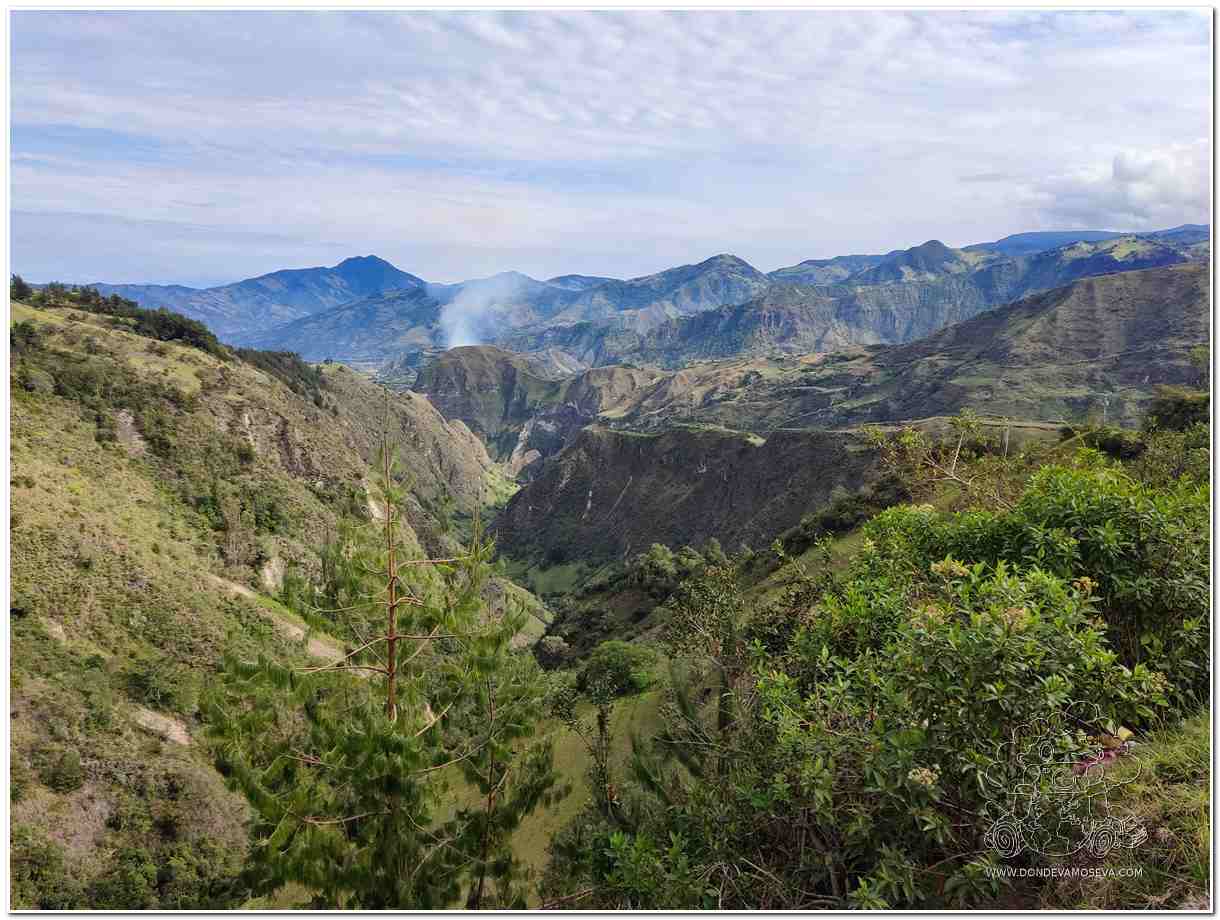 Paisaje montañoso alrededor de La Cruz, Nariño