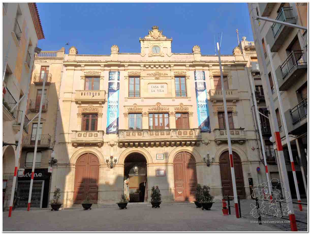 Plaça del Blat de Valls, escenario casteller y corazón de la ciudad
