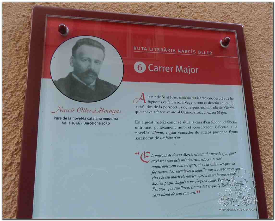 Panel de la ruta literaria de Narcís Oller en la Calle Mayor de Valls