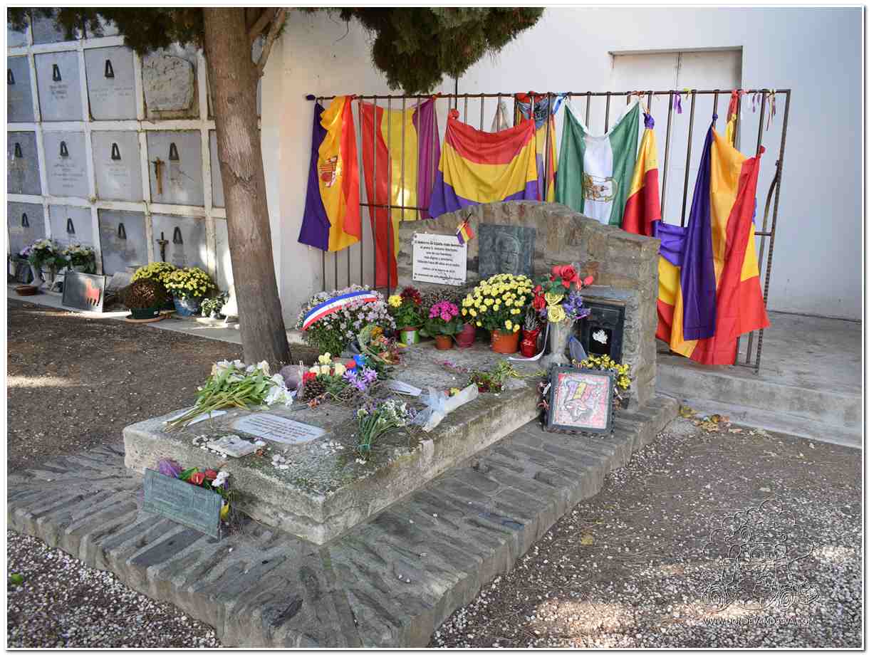 Tumba del poeta Antonio Machado en el cementerio de Colliure, Francia.