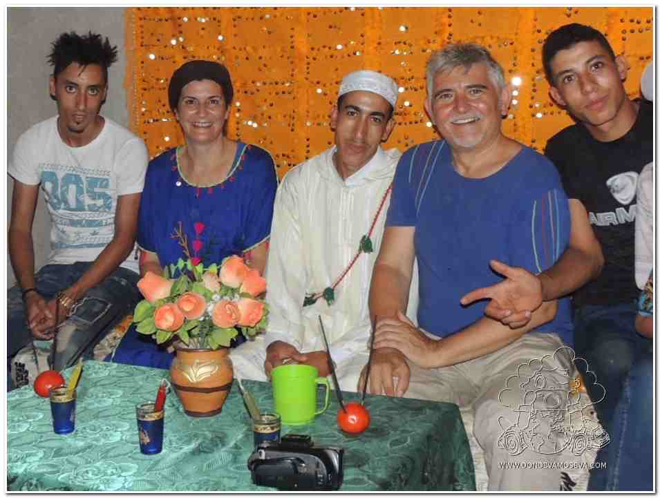 Los viajes humanos con el contacto más inmeresivoe en las personas, tradiciones y cultura