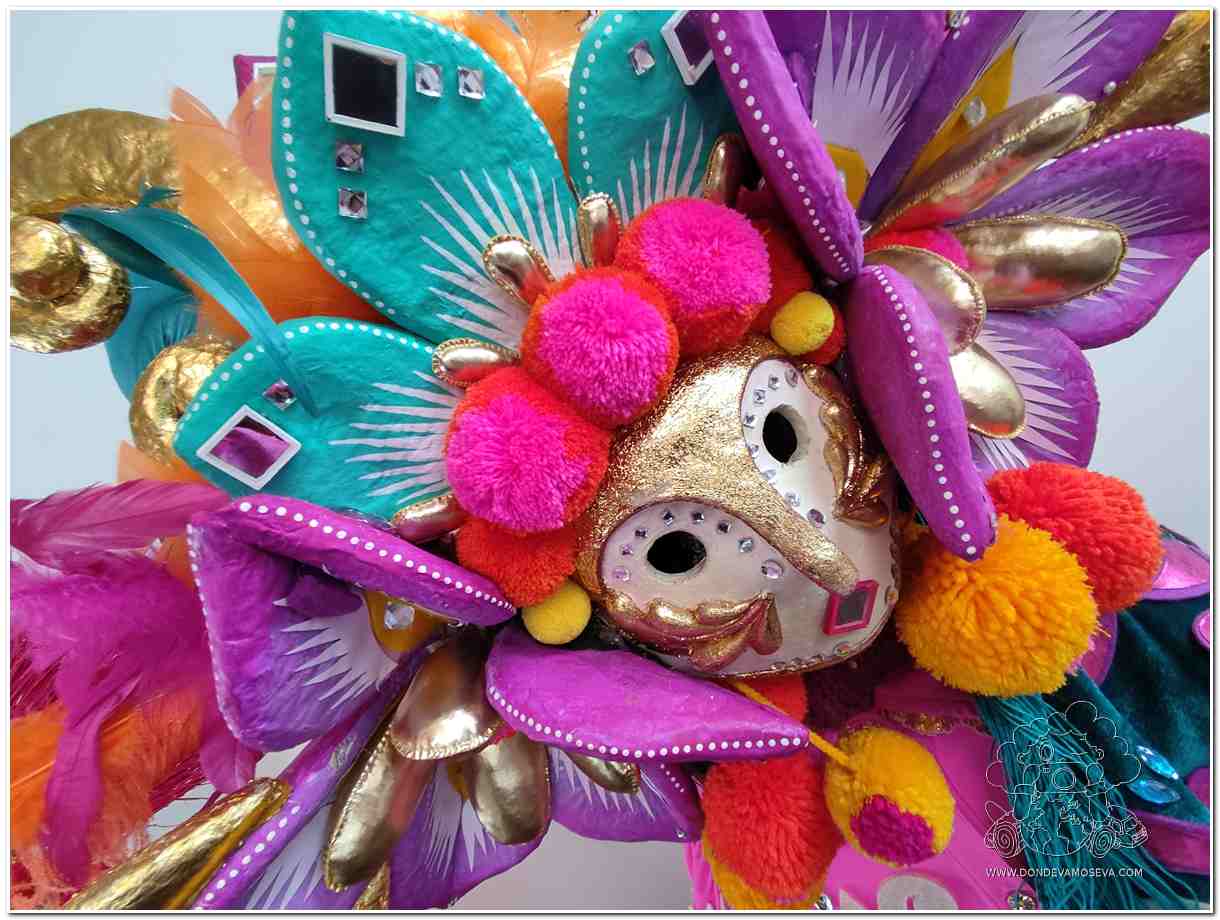Detalle máscaras en el Carnaval Artesano