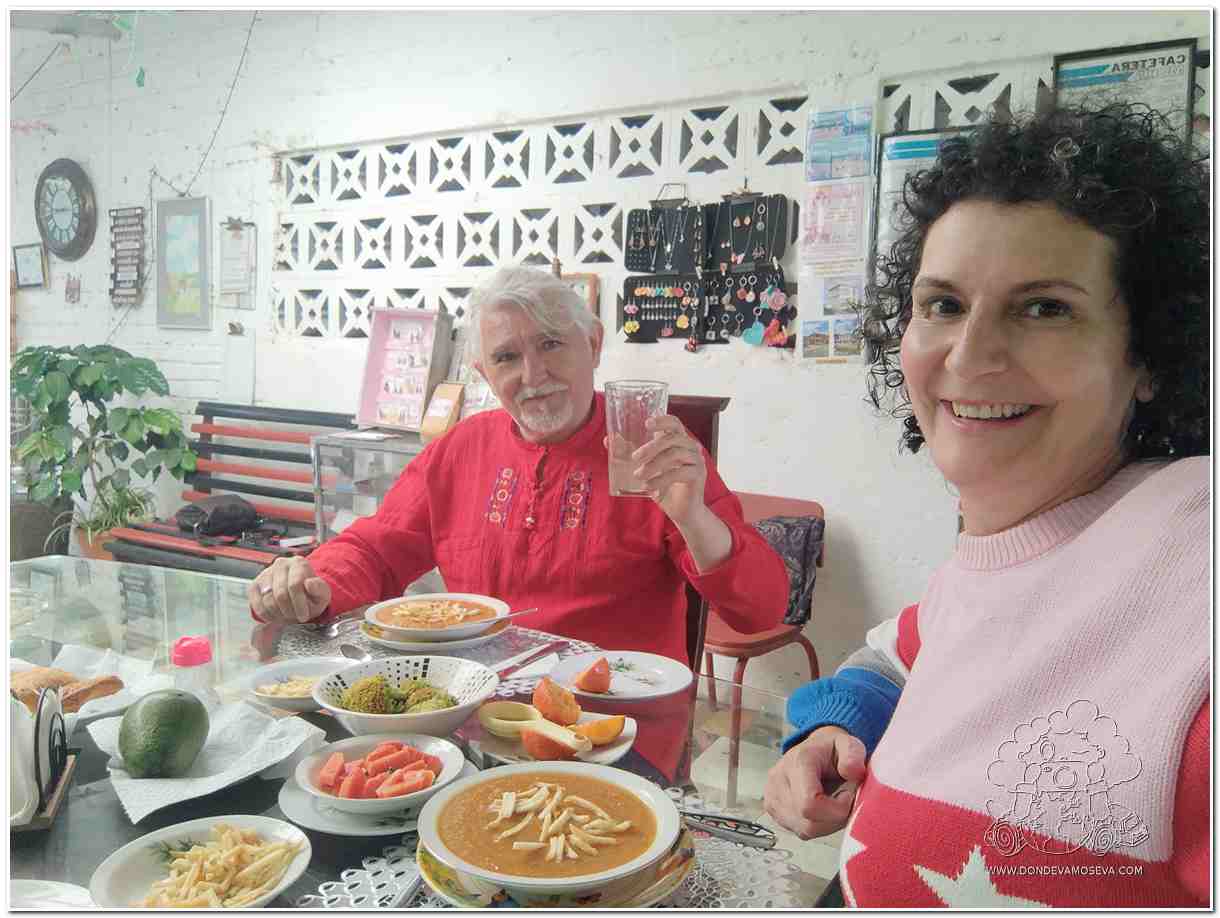 Desayuno casero preparado por Gloria en Jazmín de la Noche