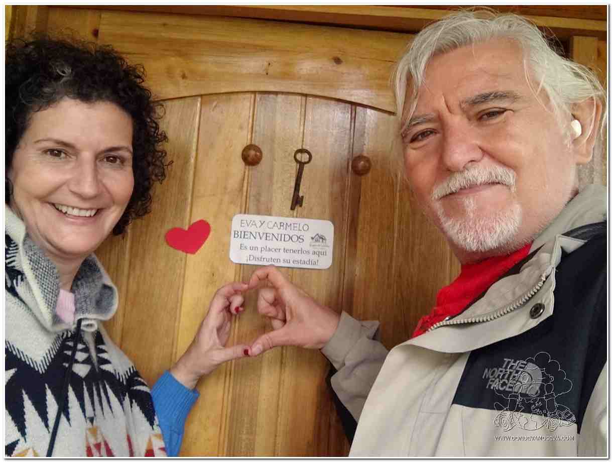 Detalle de bienvenida personalizada en las Cabañas Jazmín de la Noche