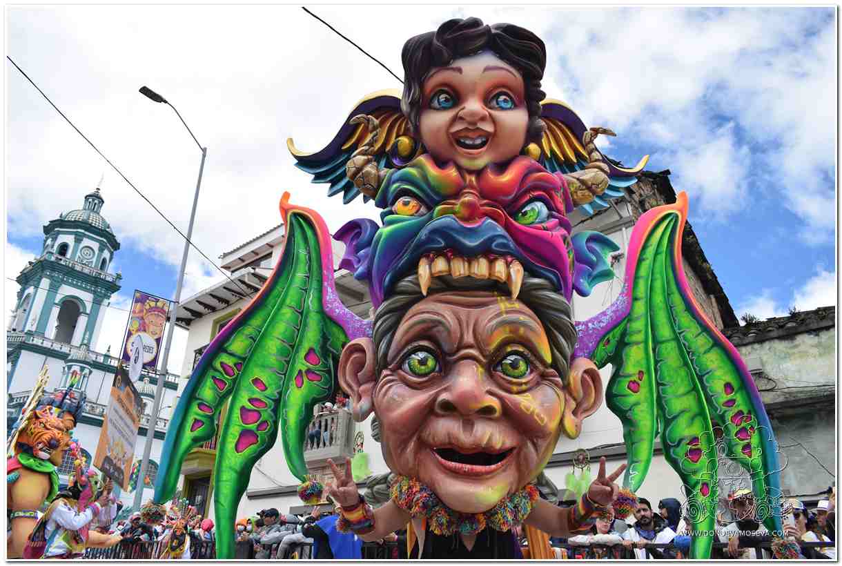 Disfraz individual en el Desfile Magno del Carnaval de Negros y Blancos