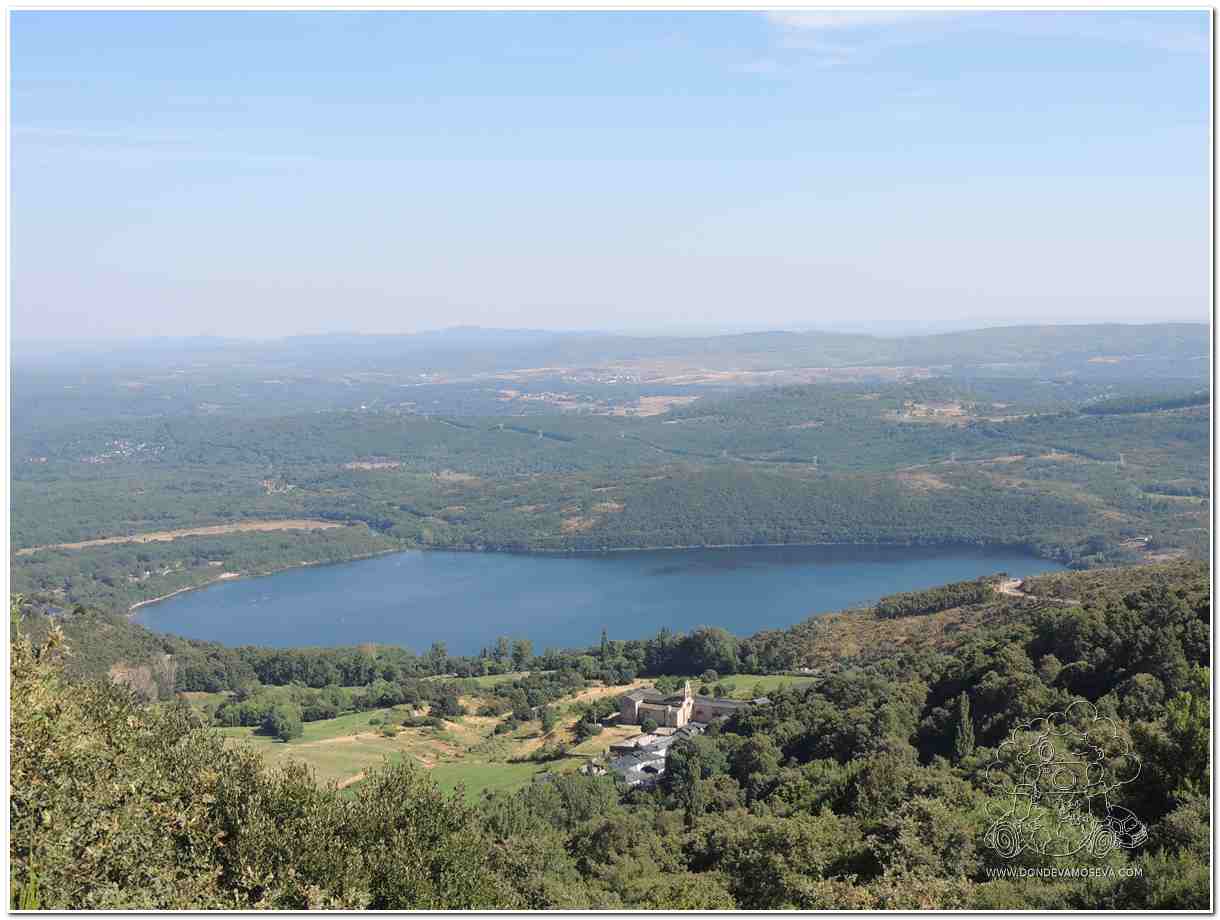 Vista panorámica del Lago de Sanabria al atardecer