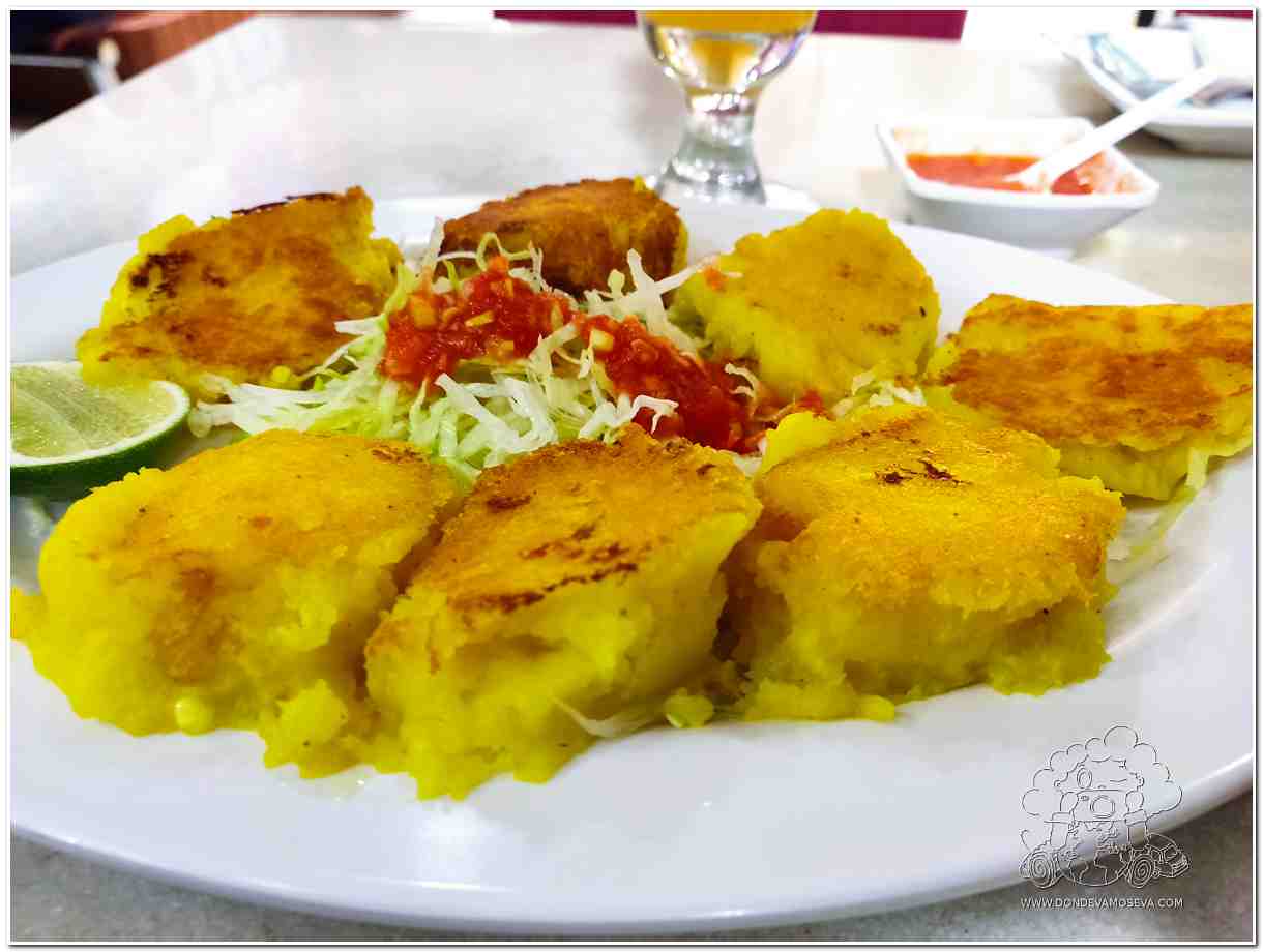 Lapingachos y empanadas de añejo típicos de Pasto durante Navidad.