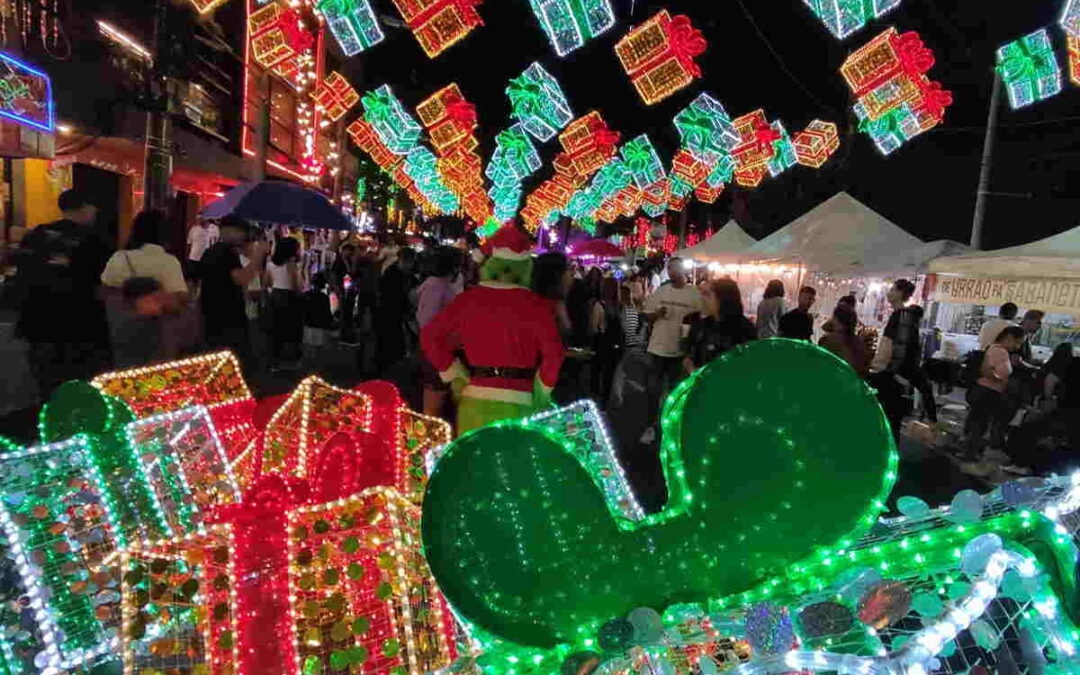Medellín en Navidad: guía para vivir los Alumbrados como un local
